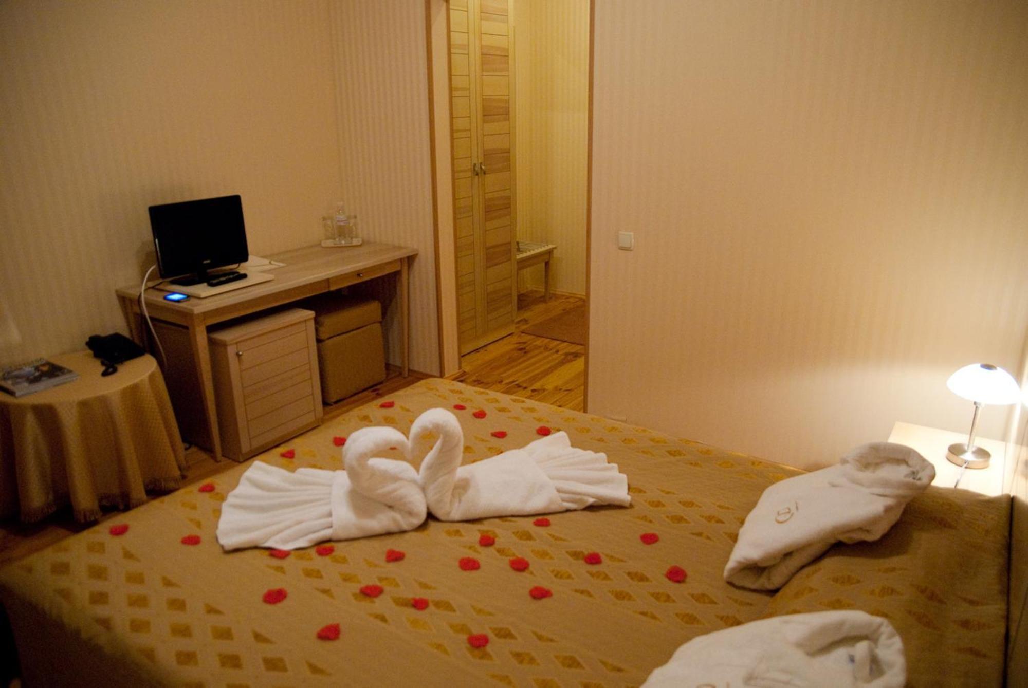 Seasons Spa Boutique Hotel Kozyn Exterior photo